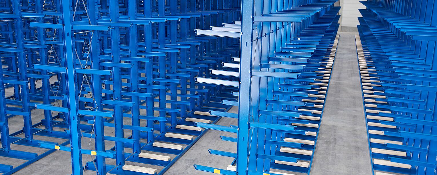 [Translate "Ireland"] Cantilever racking for narrow aisle